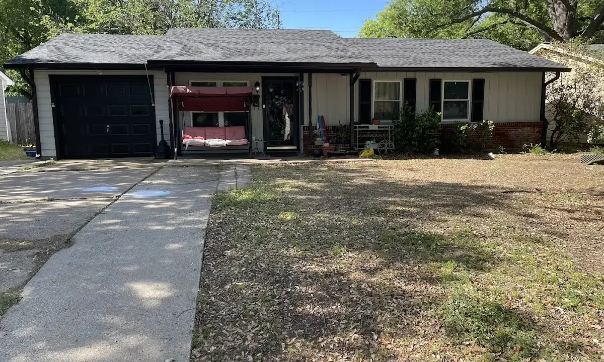 Roof Inspection crew at work on a residential roof in Harahan